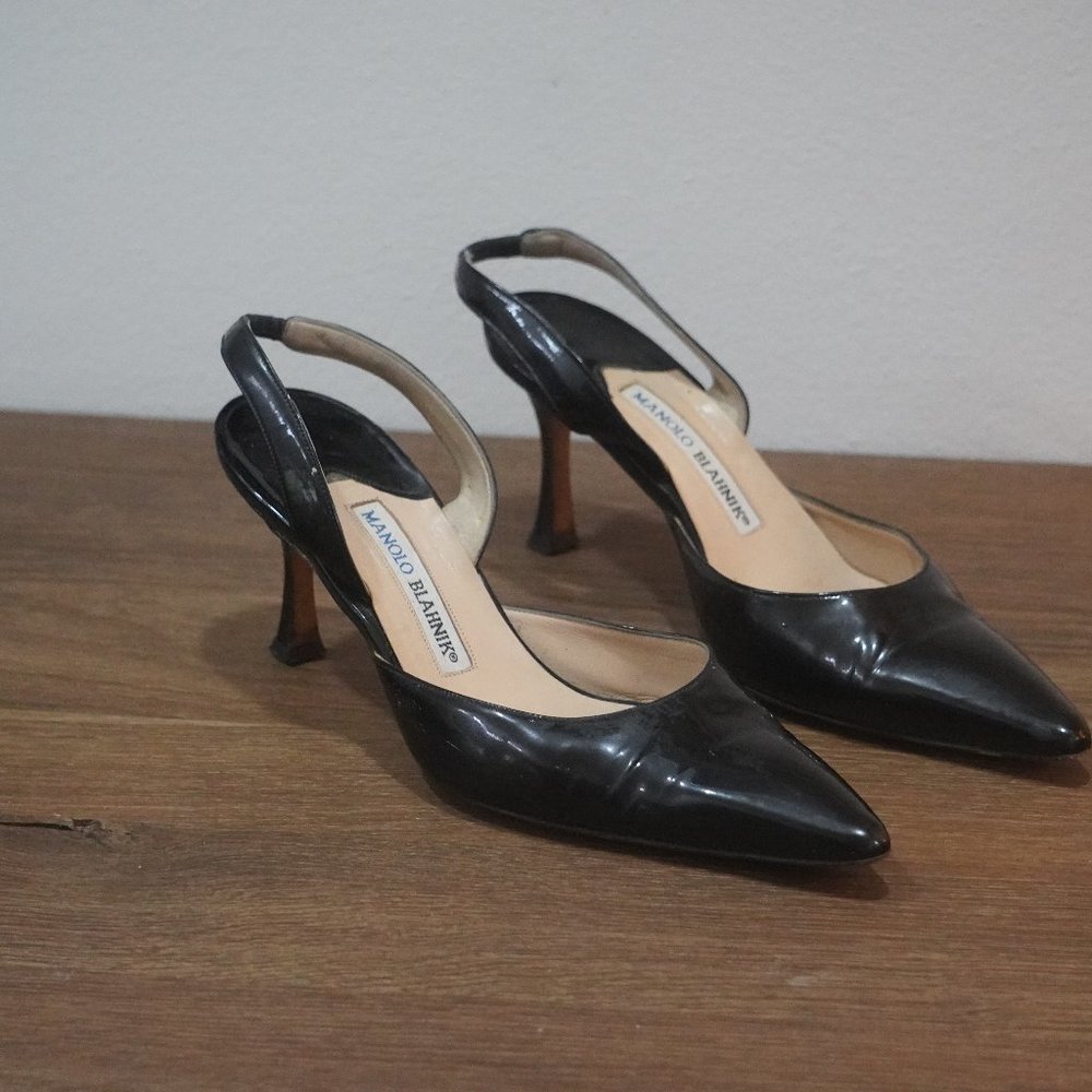 MANOLO BLAHNIK Carolyne Leather Low-Heel Slingback Pump 9.0